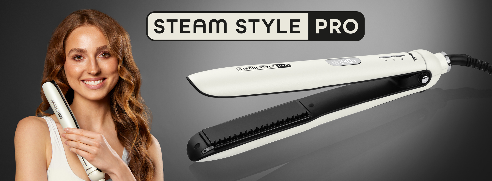 Frau mit Trisa Steam Style Pro Dampfglätteisen Haare glätten